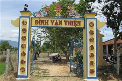 Van Thien communal house
