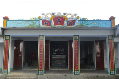 Long Hoa communal house