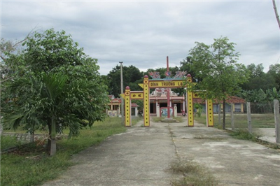 Truong Lac communal house