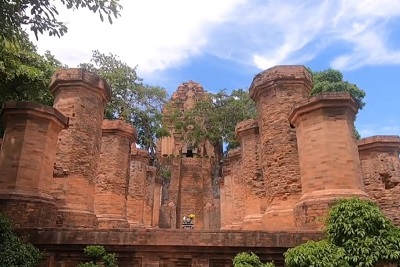 Tiền đình Mandapa tại tháp Bà Ponagar