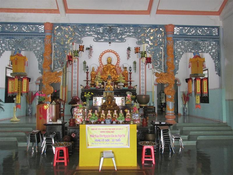 Chánh điện chùa Long Sơn